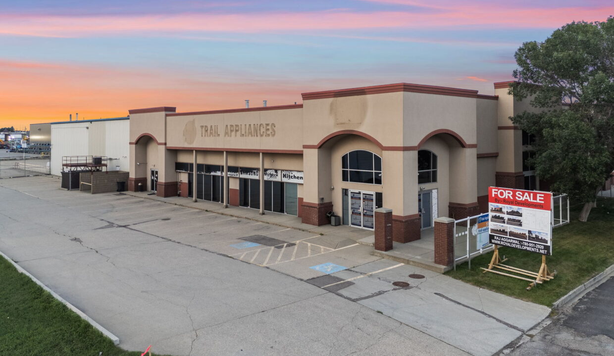 Former-trail-appliance-plaza-images (1)